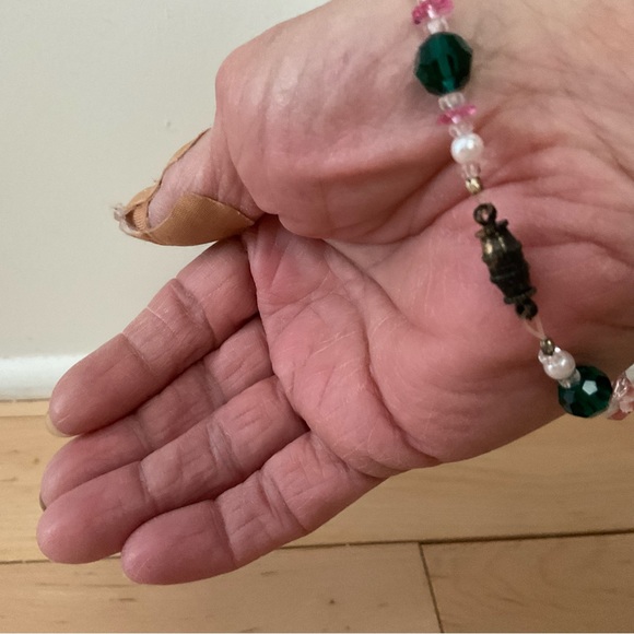 MULTI COLOURED FAUX RHINESTONE AND PEARL BRACELET - Picture 5 of 5